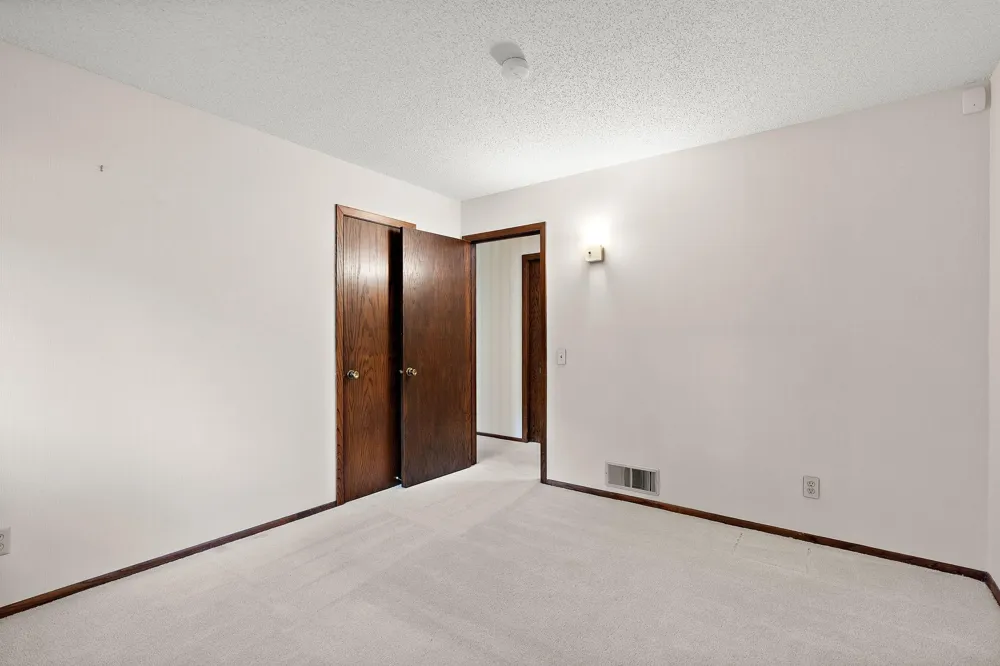 2101 Sheridan Hills Road Minnetonka, MN 55391