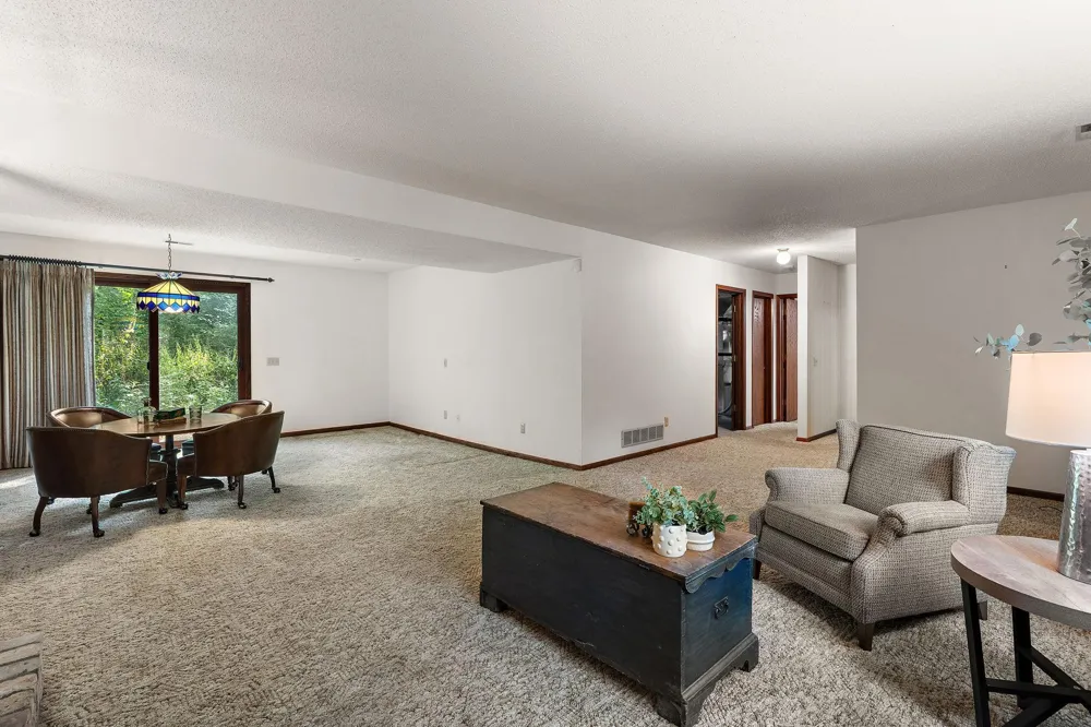 2101 Sheridan Hills Road Minnetonka, MN 55391