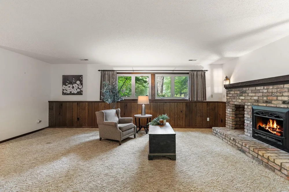 2101 Sheridan Hills Road Minnetonka, MN 55391
