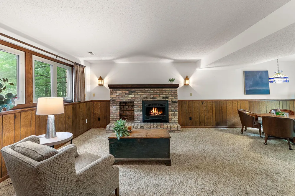 2101 Sheridan Hills Road Minnetonka, MN 55391