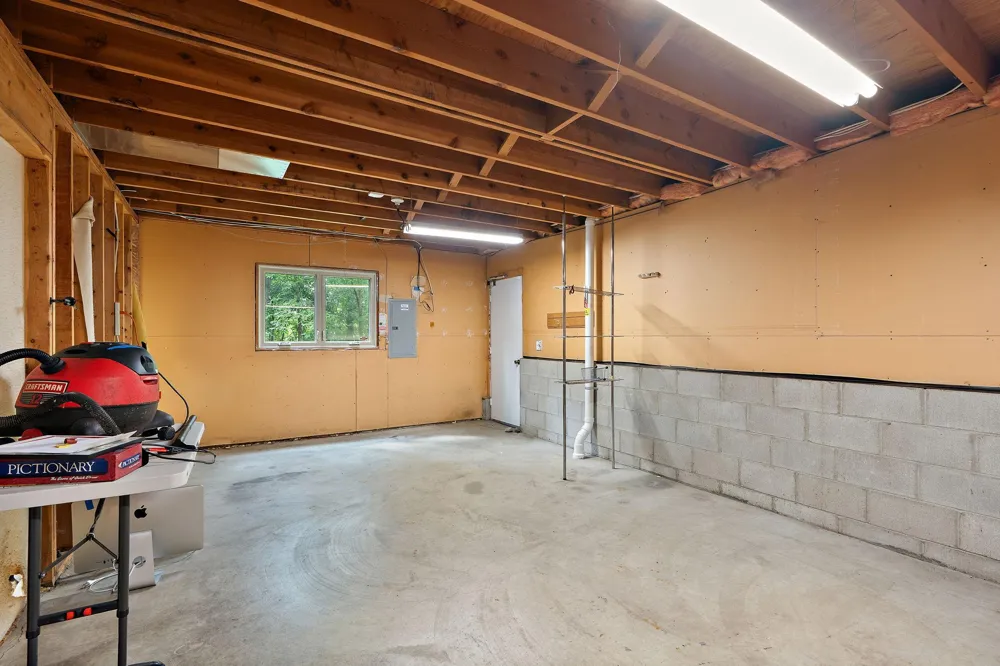 2101 Sheridan Hills Road Minnetonka, MN 55391