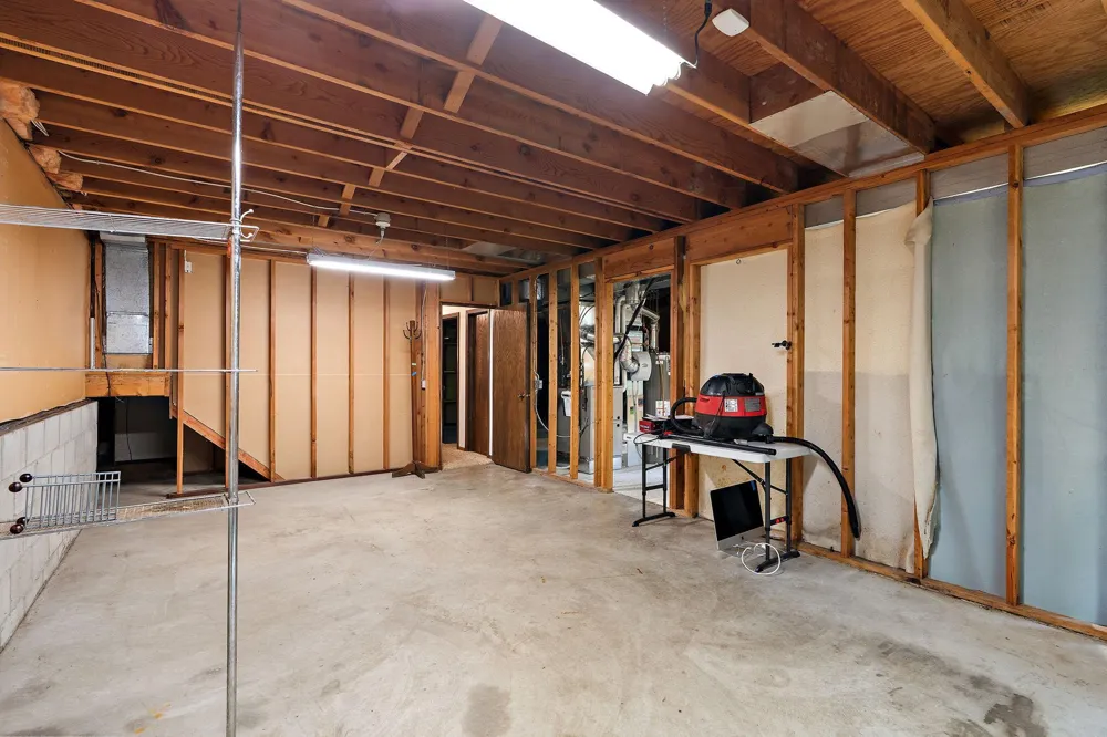 2101 Sheridan Hills Road Minnetonka, MN 55391