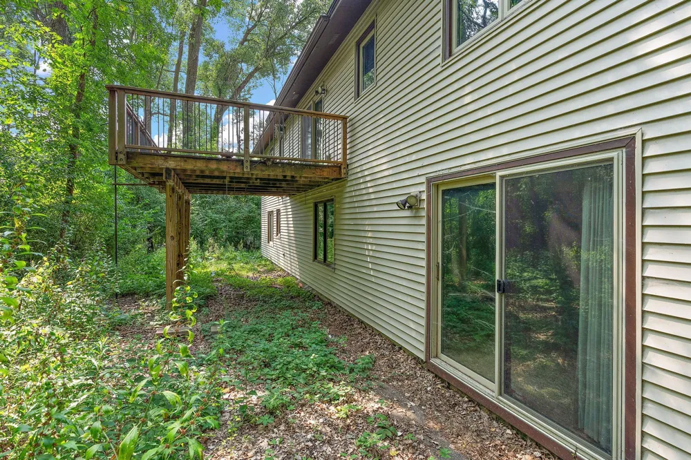 2101 Sheridan Hills Road Minnetonka, MN 55391