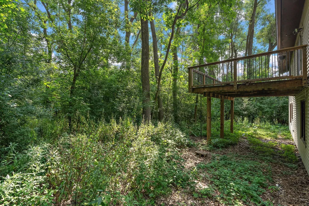 2101 Sheridan Hills Road Minnetonka, MN 55391