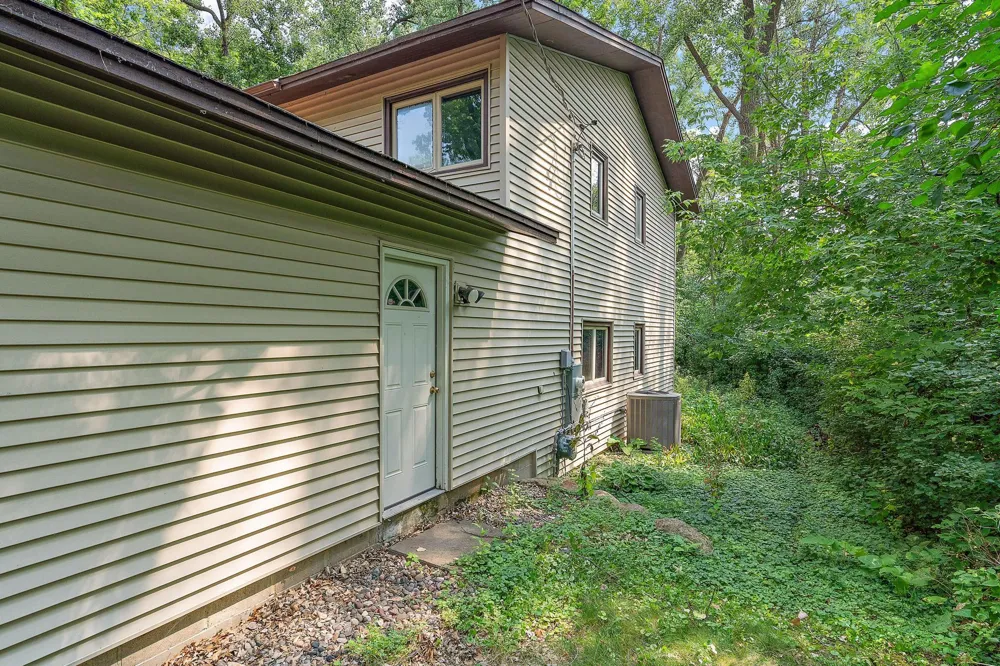 2101 Sheridan Hills Road Minnetonka, MN 55391