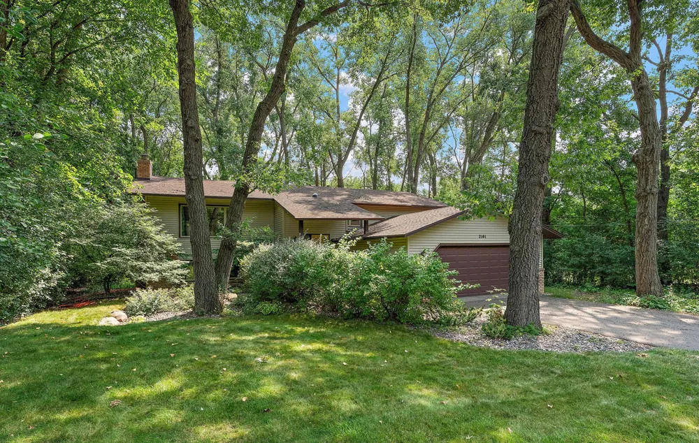 2101 Sheridan Hills Road Minnetonka, MN 55391