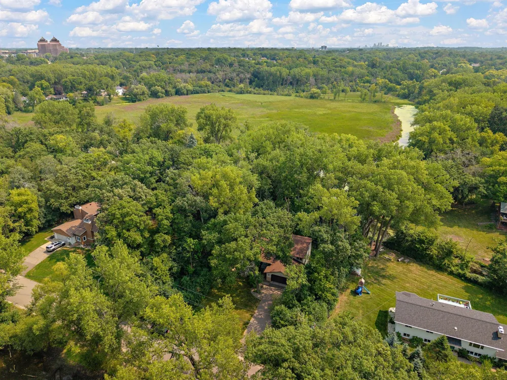 2101 Sheridan Hills Road Minnetonka, MN 55391