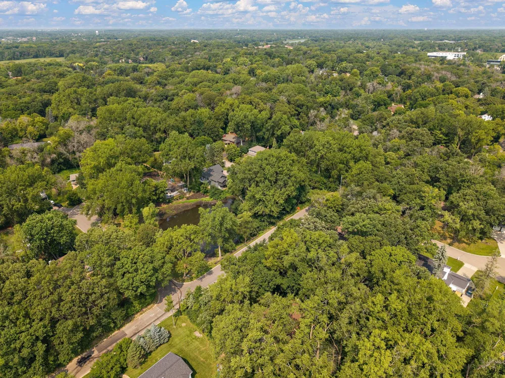 2101 Sheridan Hills Road Minnetonka, MN 55391