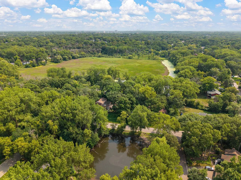 2101 Sheridan Hills Road Minnetonka, MN 55391