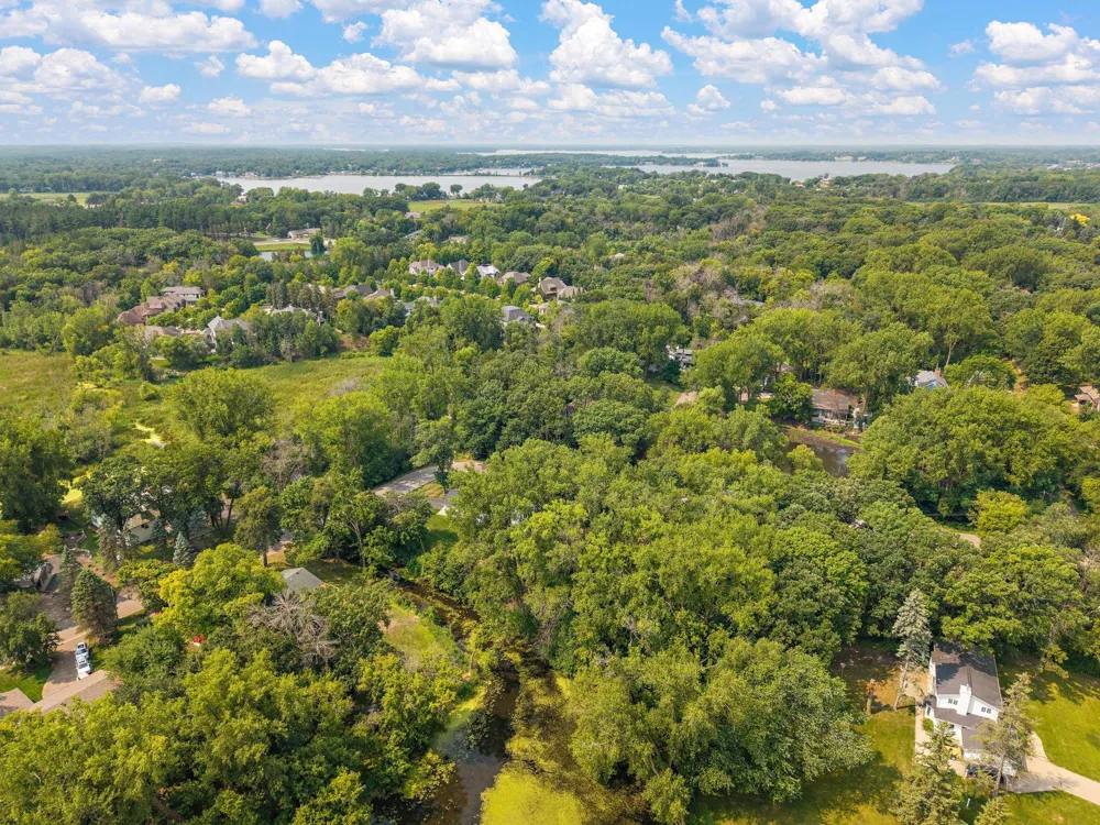 2101 Sheridan Hills Road Minnetonka, MN 55391
