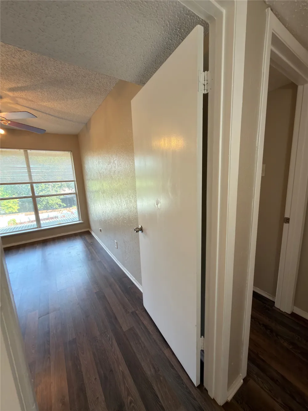 358 Valley Park Drive Garland, TX 75043