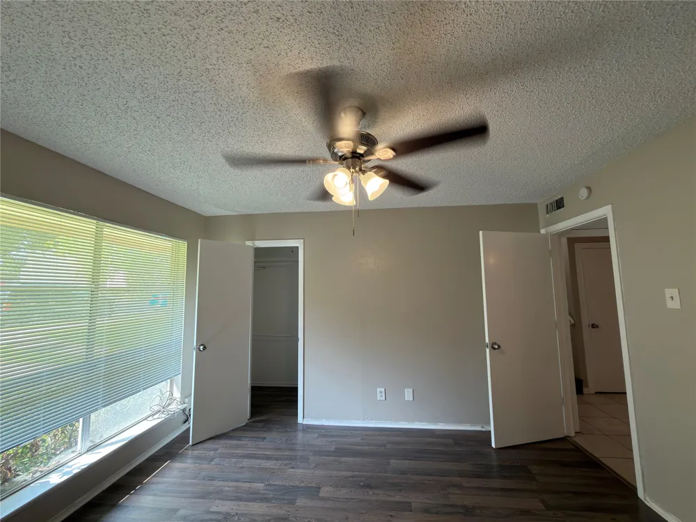 358 Valley Park Drive Garland, TX 75043