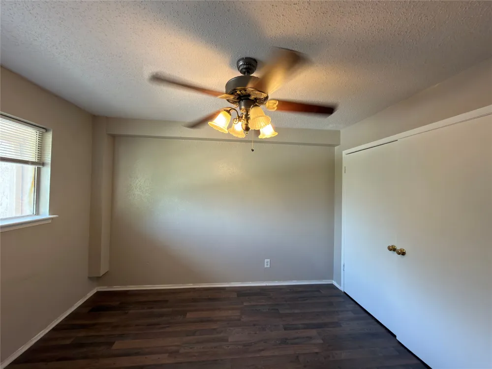 358 Valley Park Drive Garland, TX 75043