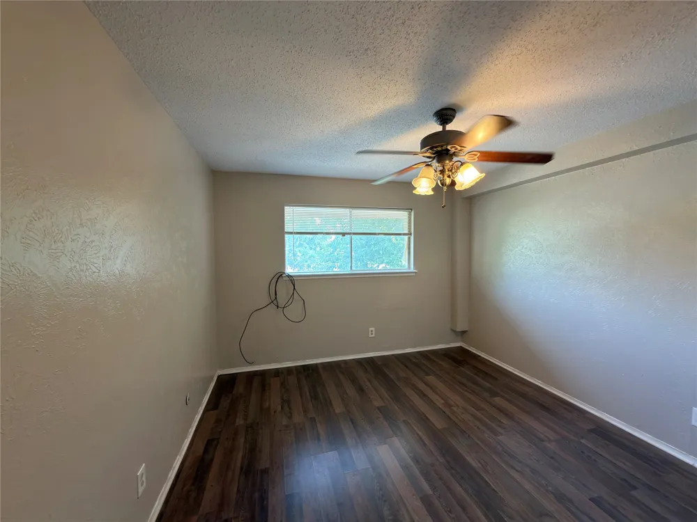 358 Valley Park Drive Garland, TX 75043