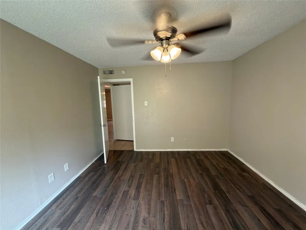 358 Valley Park Drive Garland, TX 75043