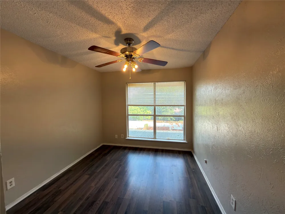 358 Valley Park Drive Garland, TX 75043