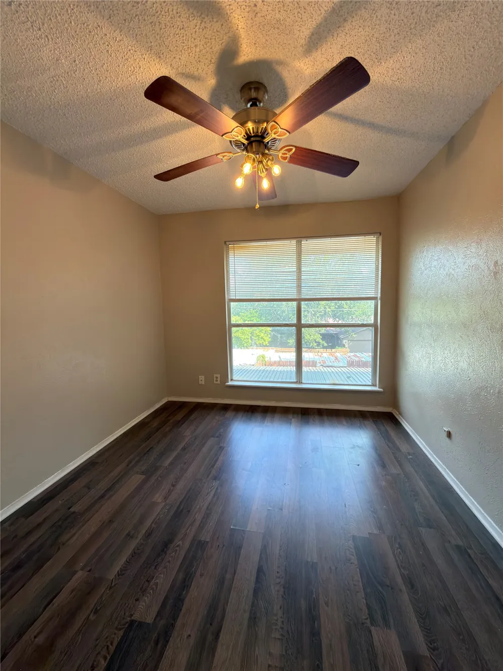 358 Valley Park Drive Garland, TX 75043