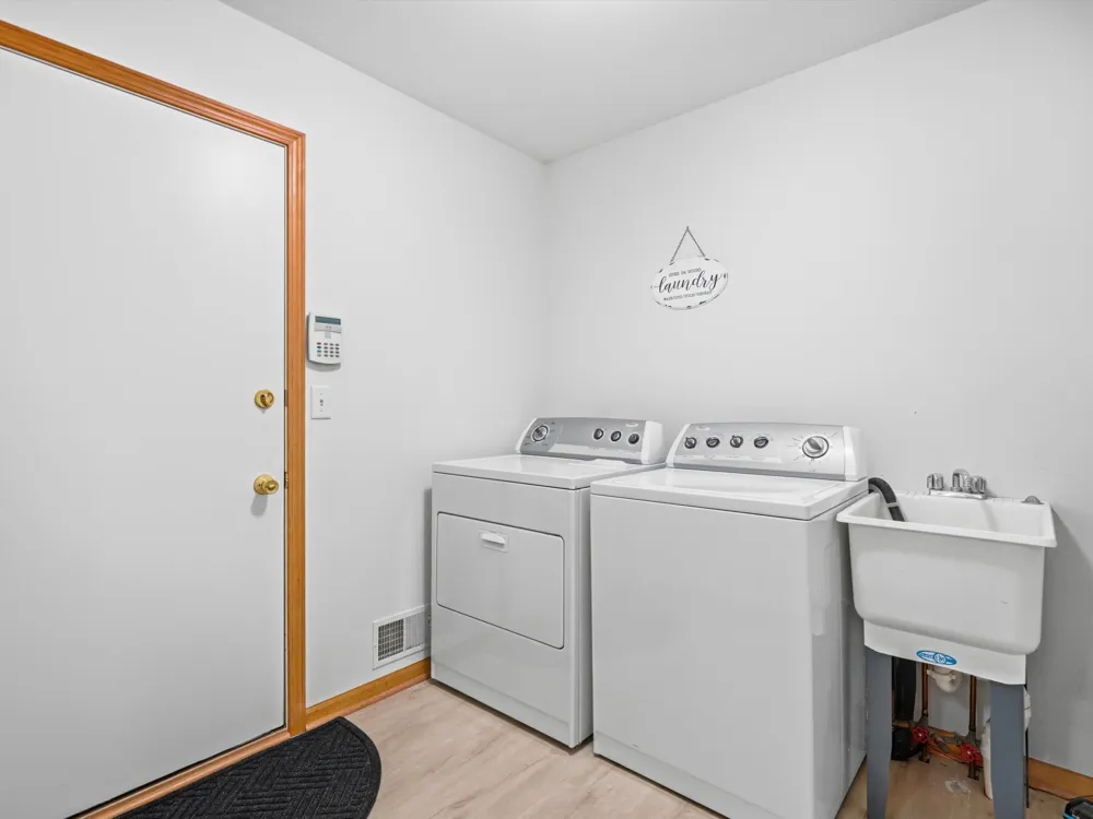 555 Sycamore Circle Saline, MI 48176