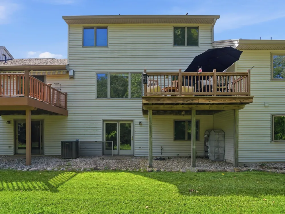 555 Sycamore Circle Saline, MI 48176