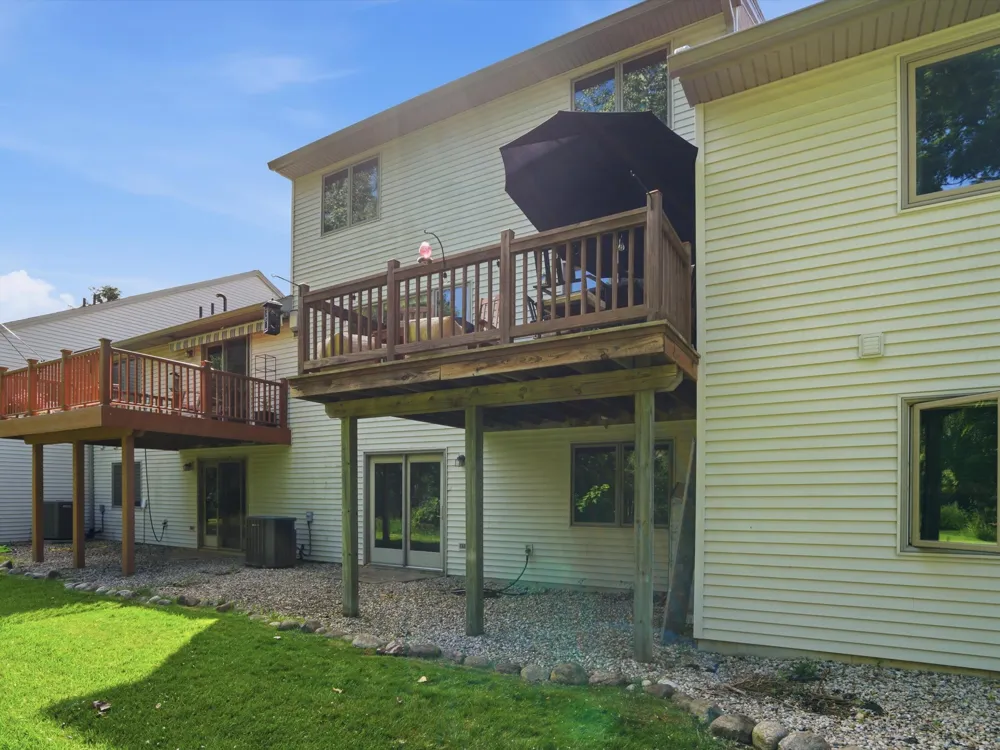 555 Sycamore Circle Saline, MI 48176