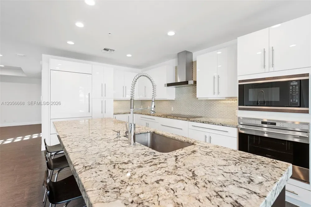 348 Elm St #B-10 Hollywood, FL 33019