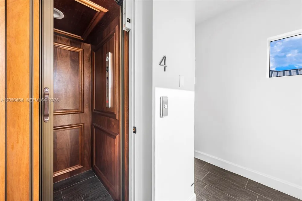 348 Elm St #B-10 Hollywood, FL 33019