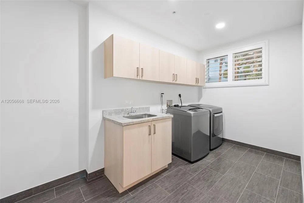 348 Elm St #B-10 Hollywood, FL 33019