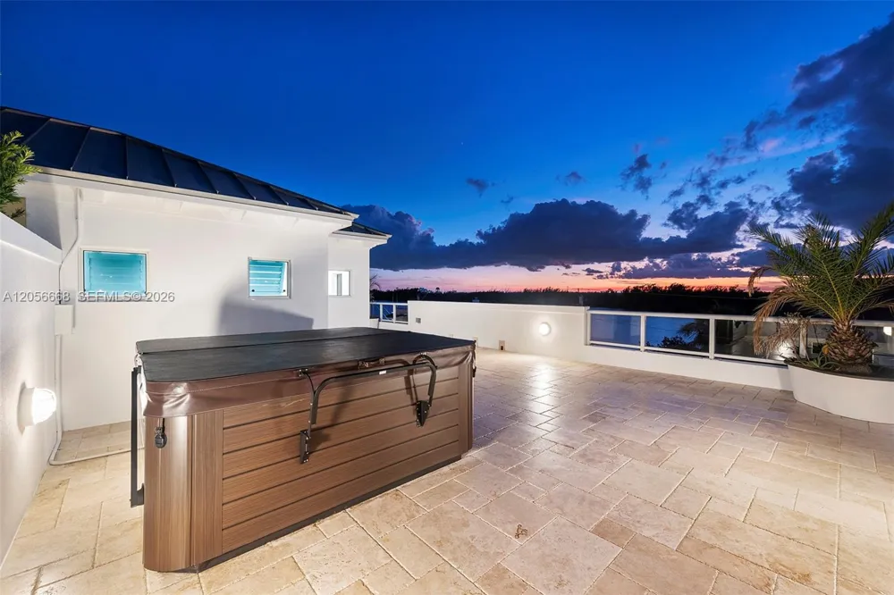 348 Elm St #B-10 Hollywood, FL 33019