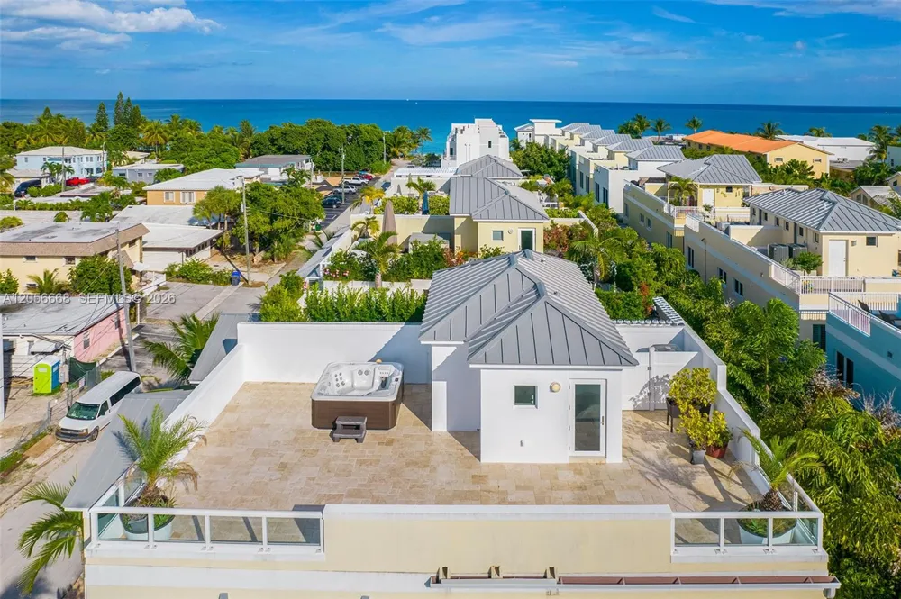 348 Elm St #B-10 Hollywood, FL 33019