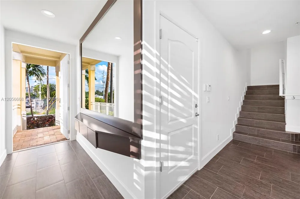 348 Elm St #B-10 Hollywood, FL 33019