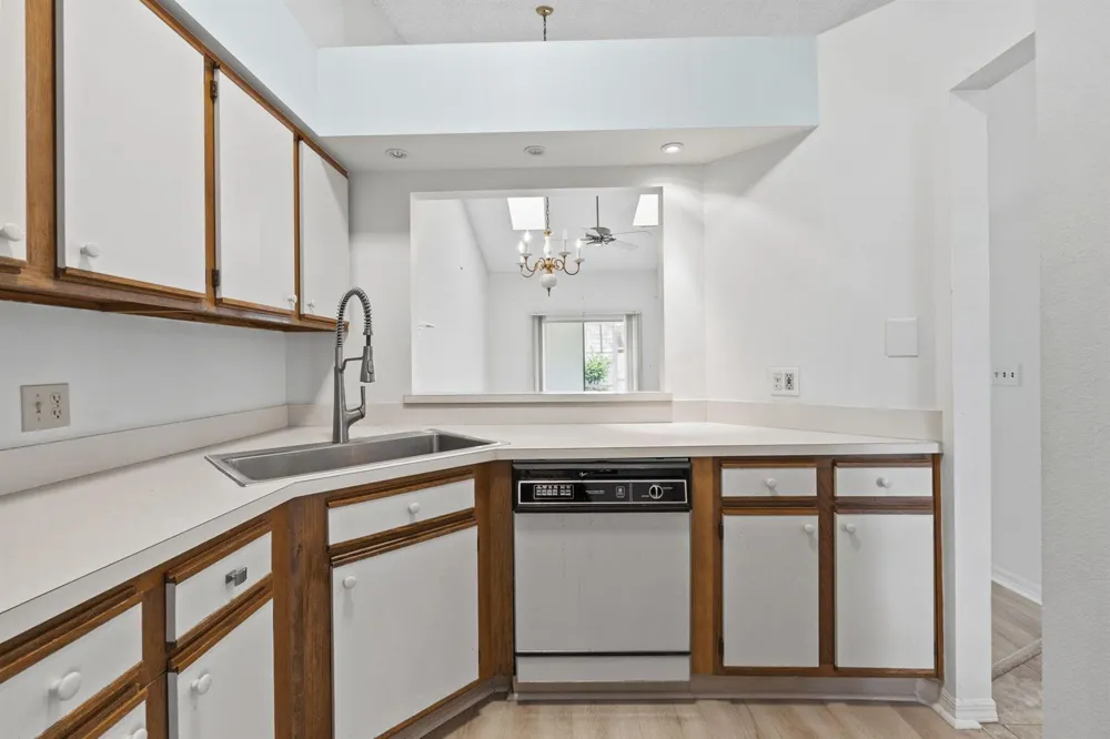 538 9TH PLACE Vero Beach, FL 32960