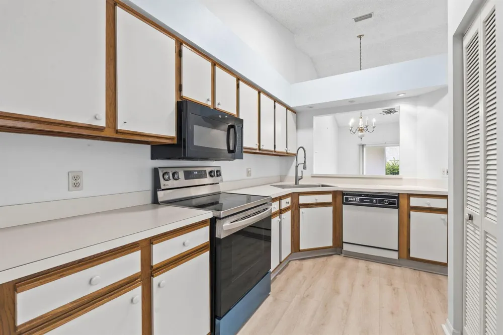 538 9TH PLACE Vero Beach, FL 32960