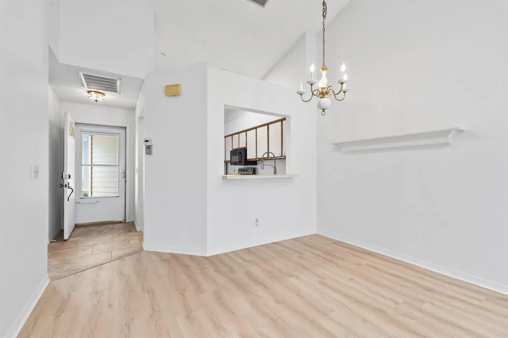 538 9TH PLACE Vero Beach, FL 32960