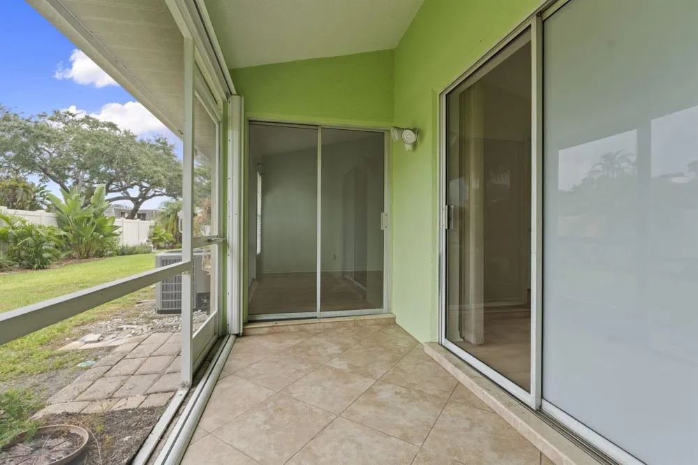 538 9TH PLACE Vero Beach, FL 32960