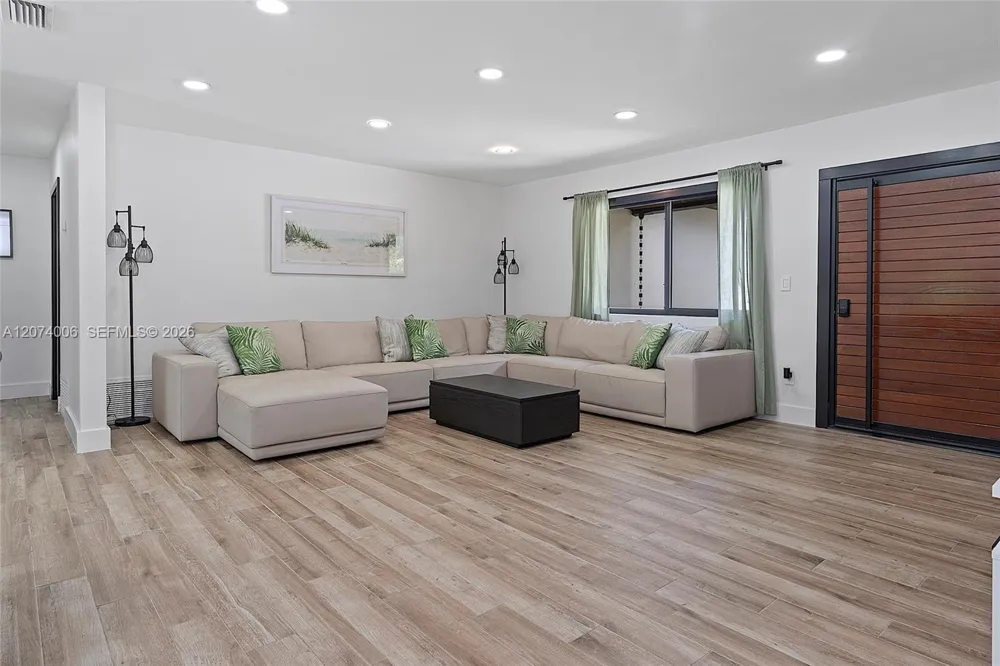 10630 NW 19th Pl Pembroke Pines, FL 33026
