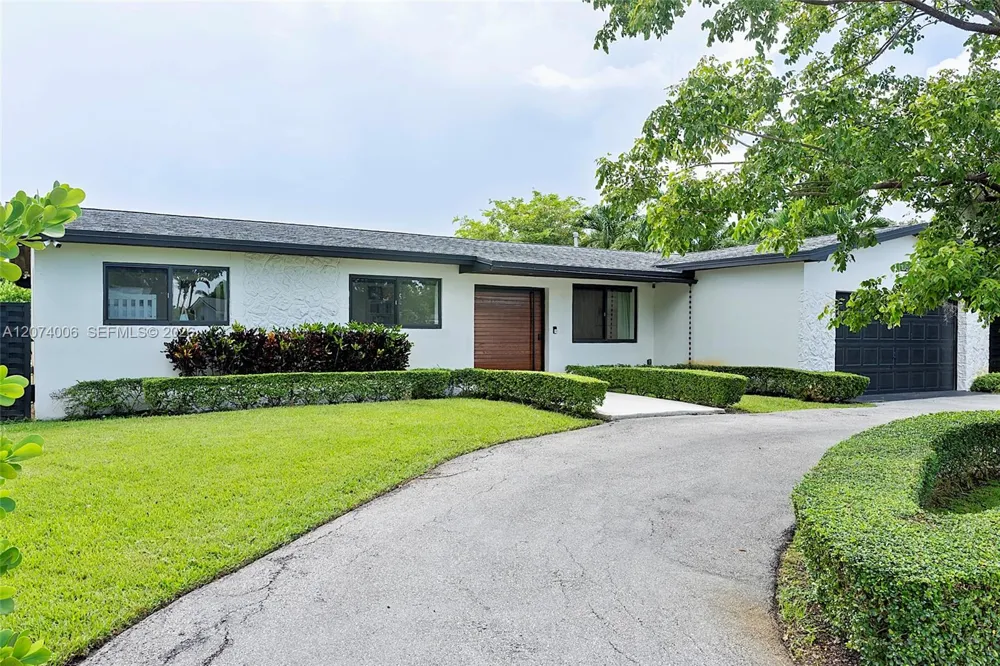 10630 NW 19th Pl Pembroke Pines, FL 33026