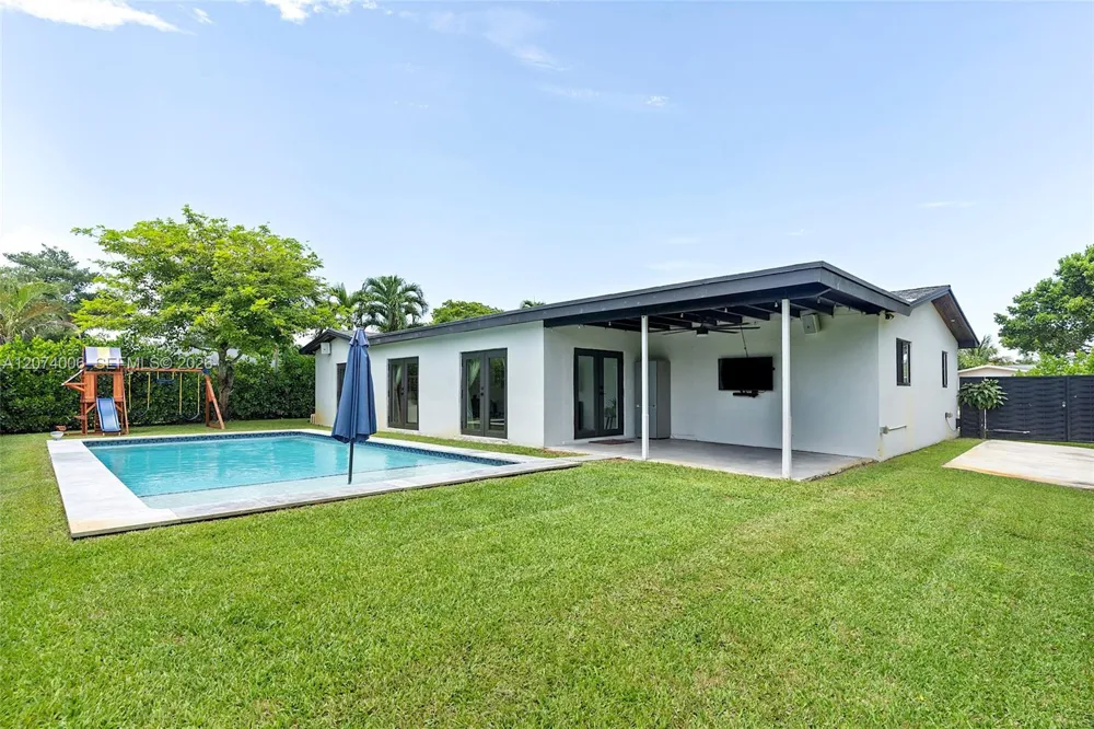 10630 NW 19th Pl Pembroke Pines, FL 33026