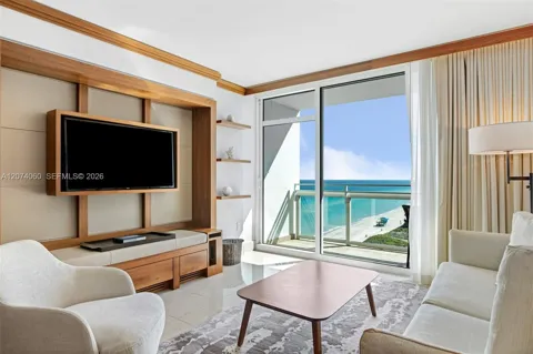 6801 Collins Ave #920