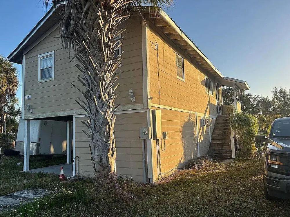1041 PINE WAY NE Okeechobee, FL 34974