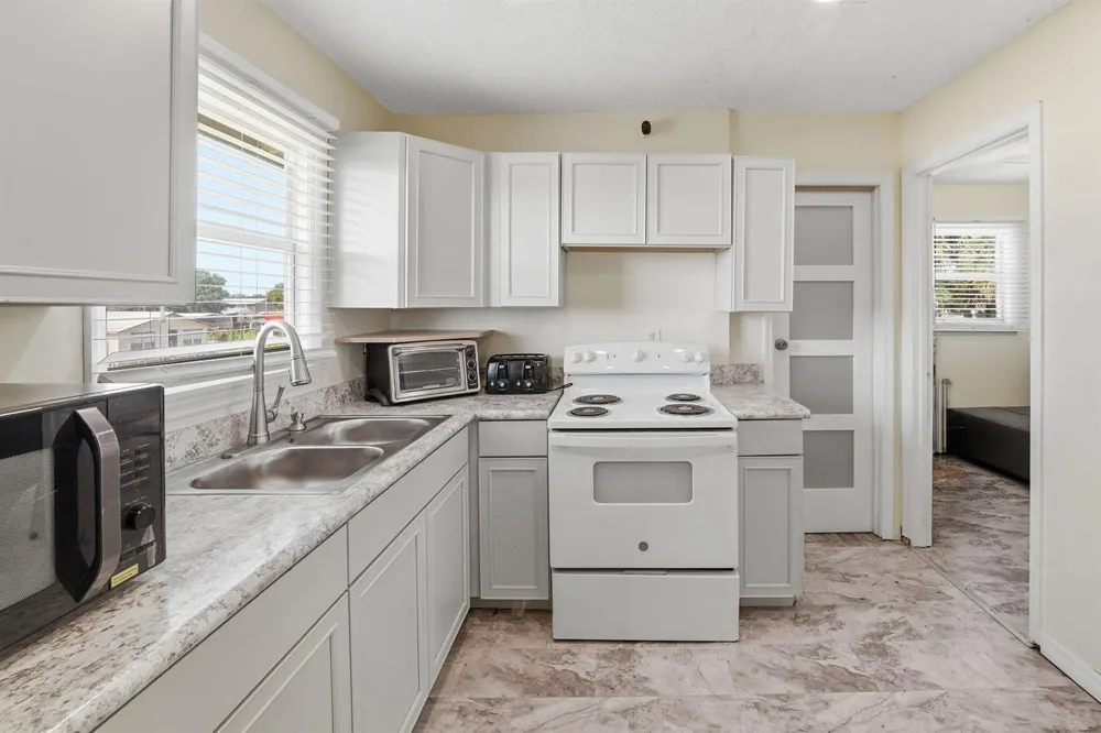 1041 PINE WAY NE Okeechobee, FL 34974