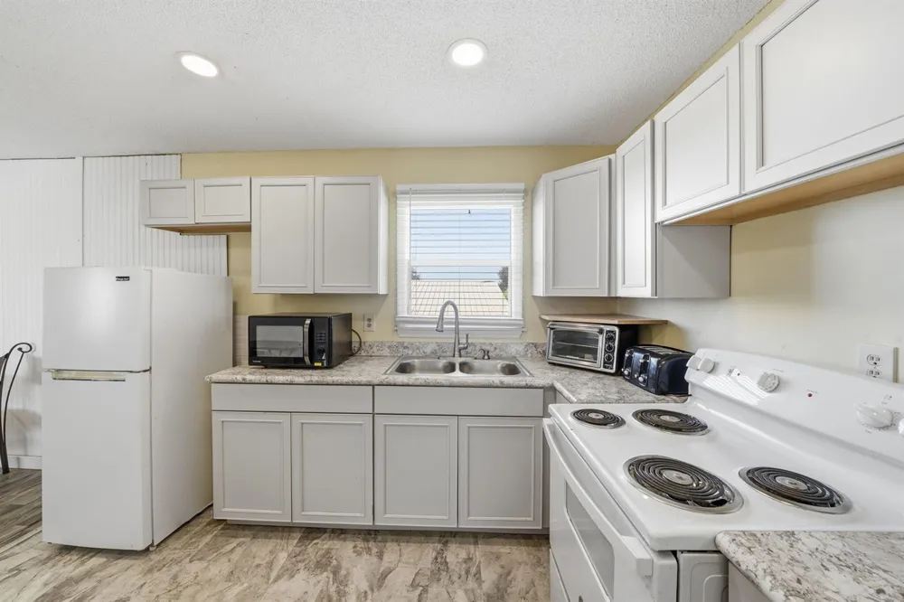 1041 PINE WAY NE Okeechobee, FL 34974