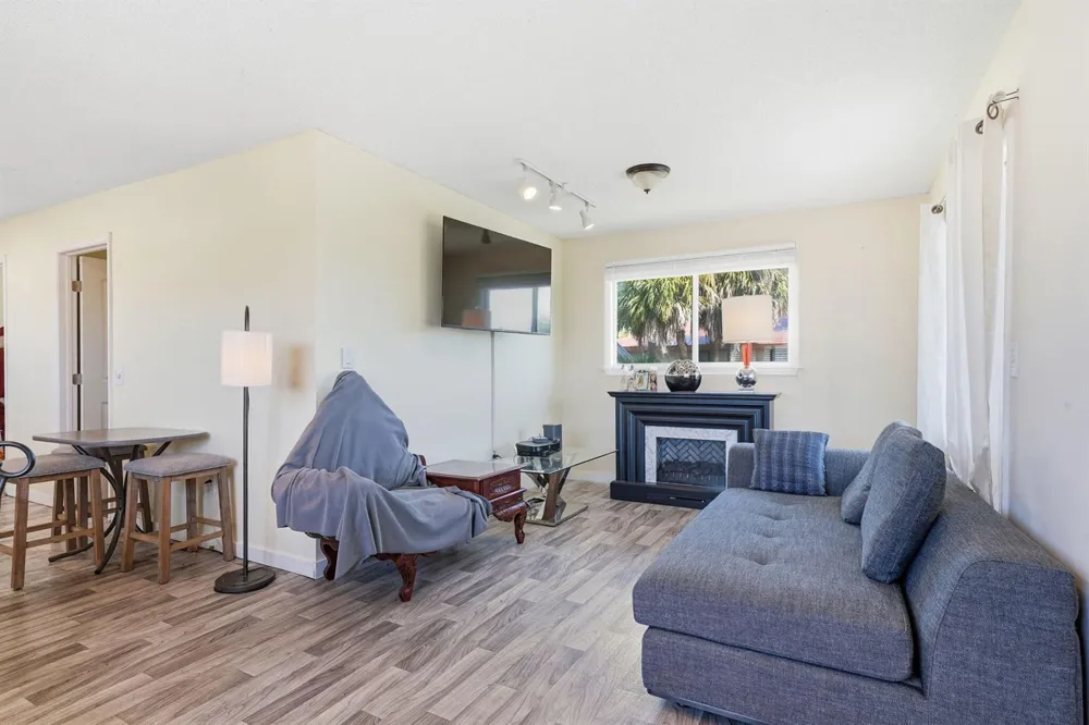 1041 PINE WAY NE Okeechobee, FL 34974