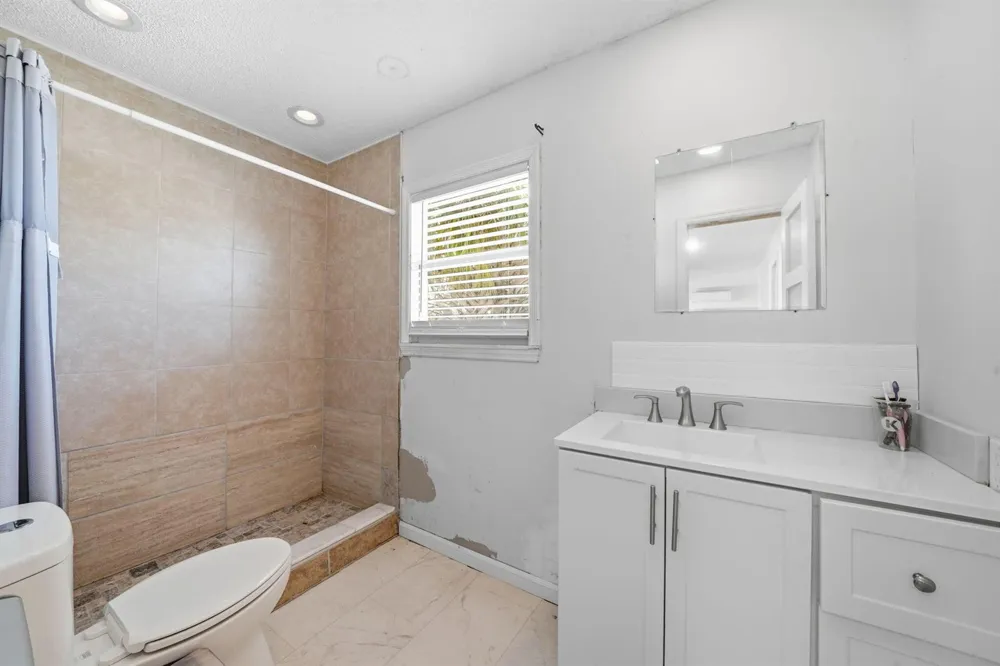 1041 PINE WAY NE Okeechobee, FL 34974