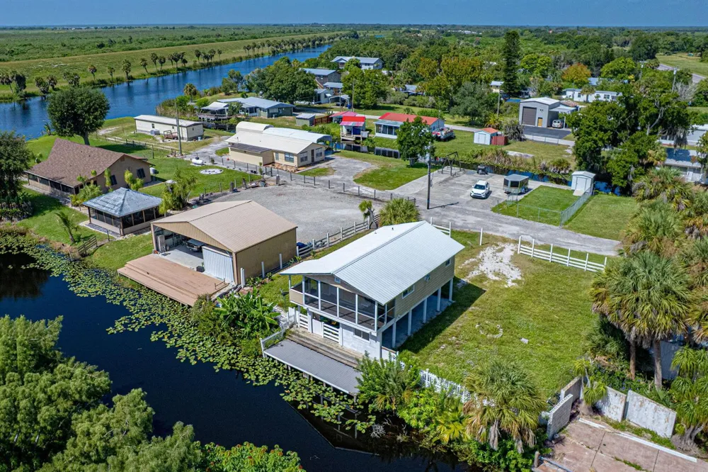 1041 PINE WAY NE Okeechobee, FL 34974