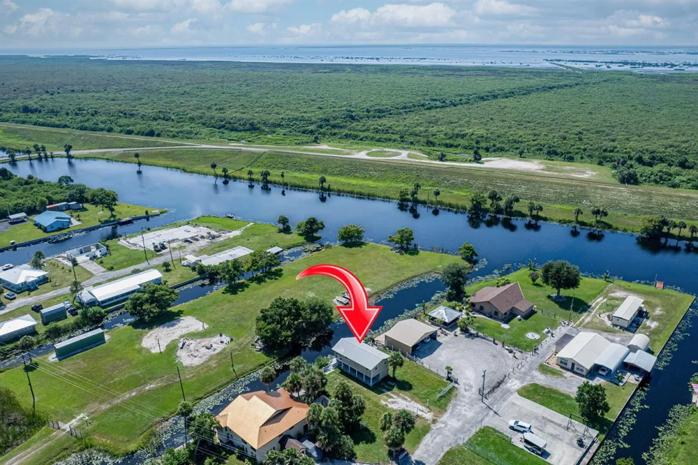 1041 PINE WAY NE Okeechobee, FL 34974