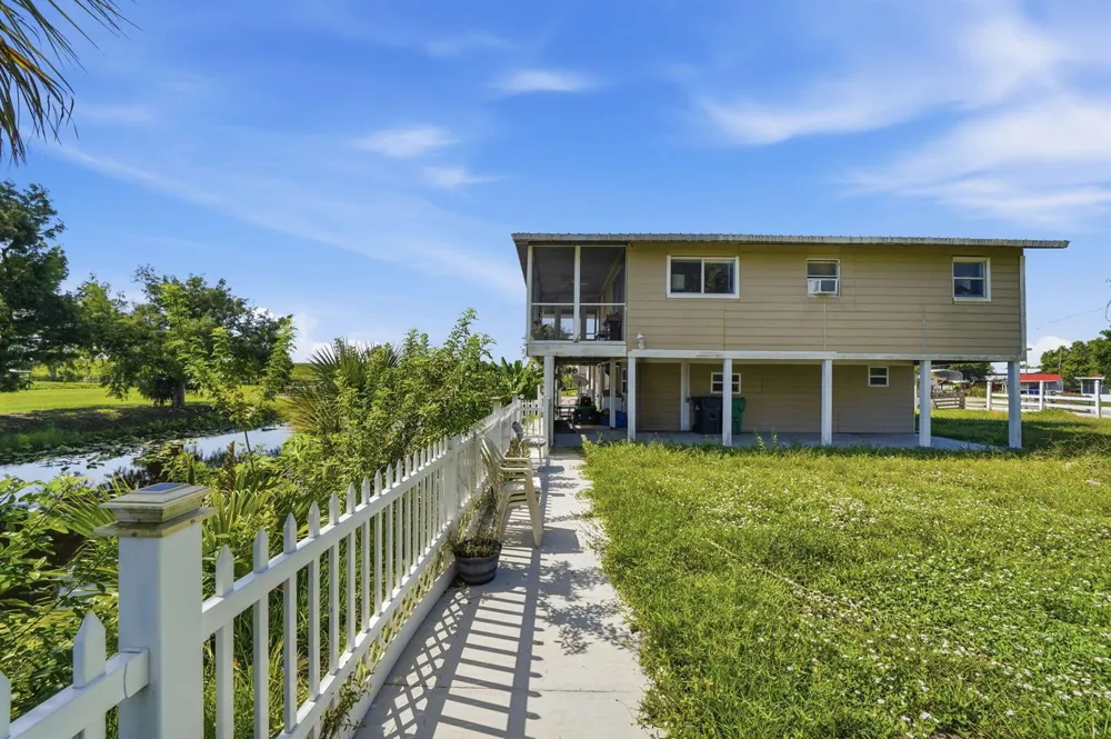 1041 PINE WAY NE Okeechobee, FL 34974
