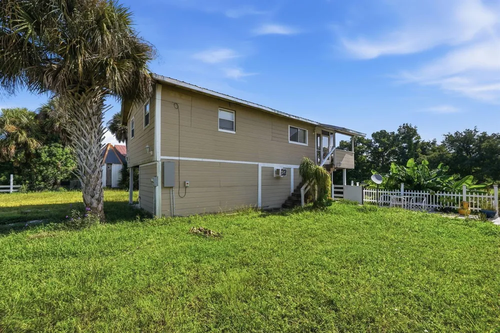 1041 PINE WAY NE Okeechobee, FL 34974