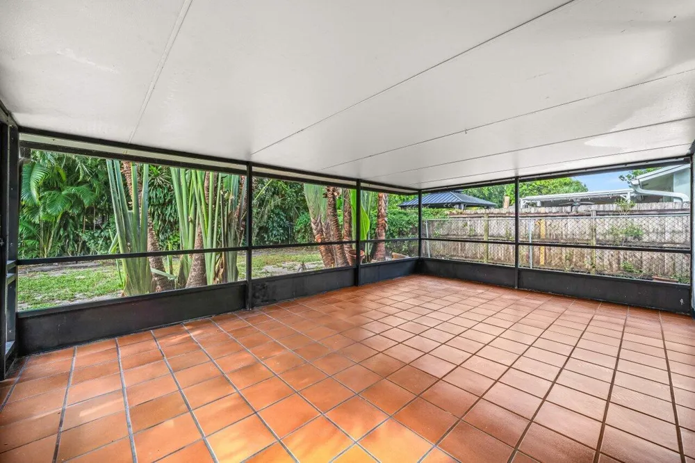 638 SW 4th Avenue Boynton Beach, FL 33426