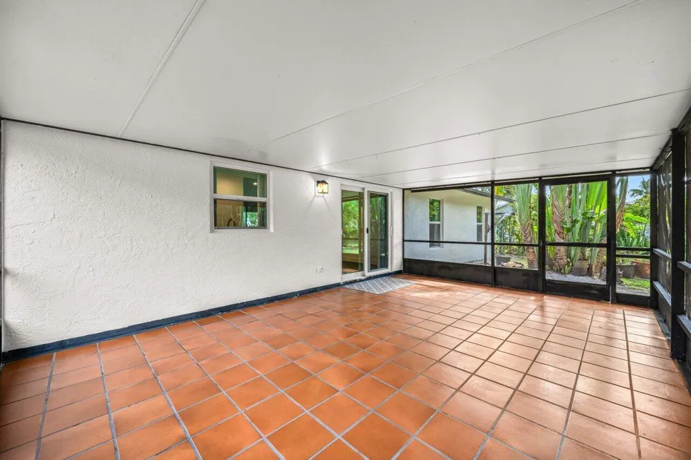 638 SW 4th Avenue Boynton Beach, FL 33426