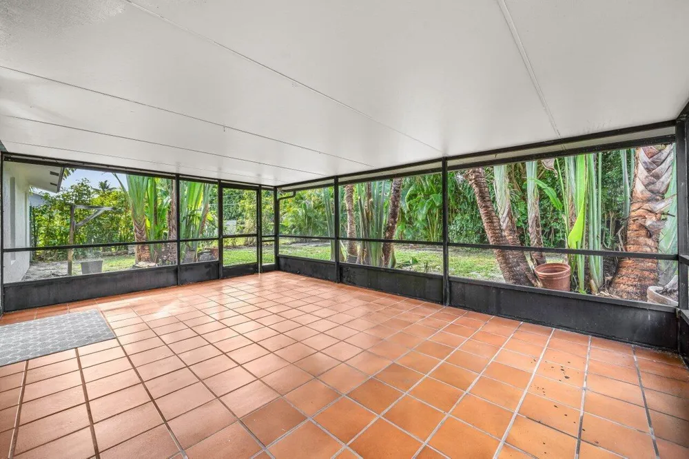638 SW 4th Avenue Boynton Beach, FL 33426